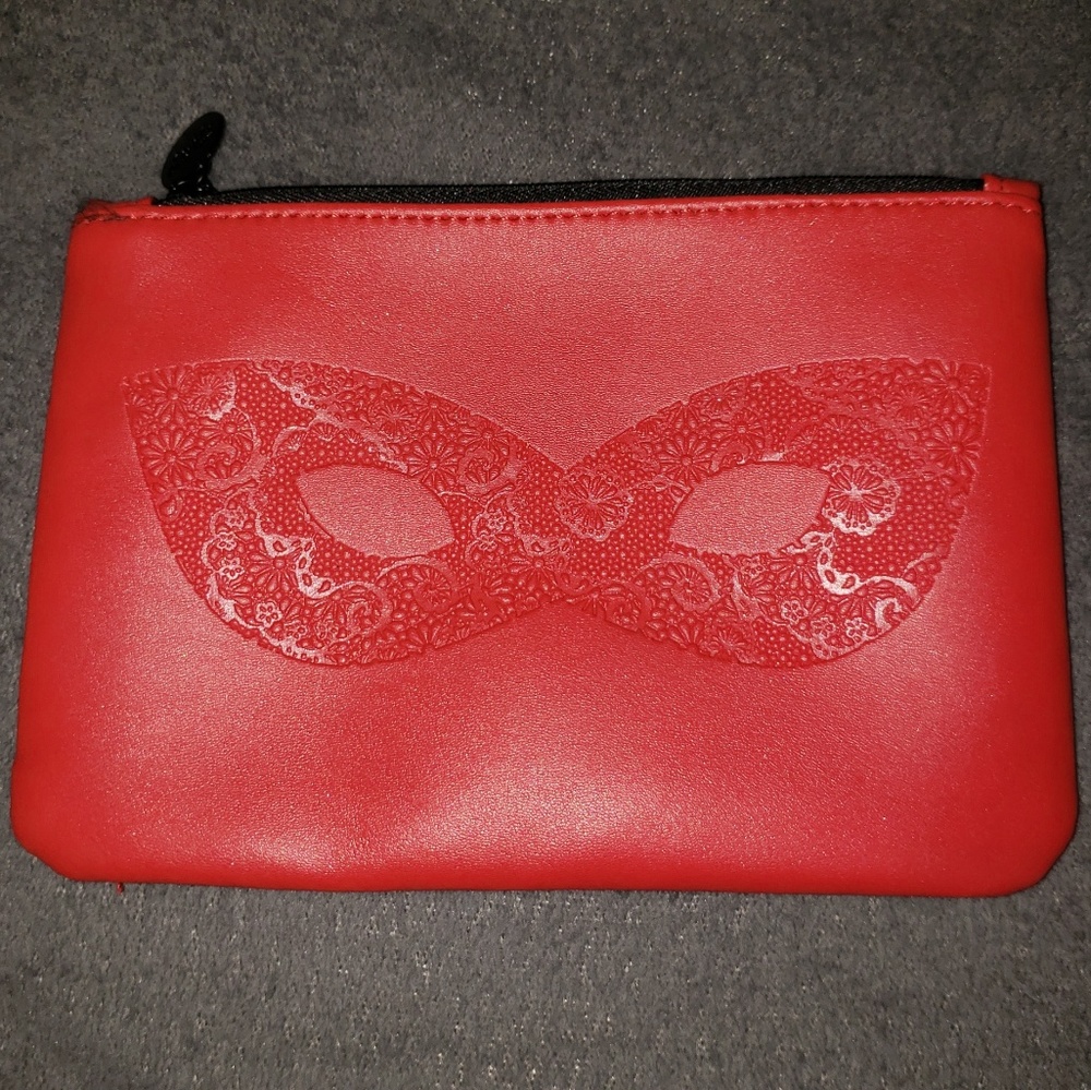 🌴3/ $20 SALE🌴Ipsy red masquerade cosmetics bag